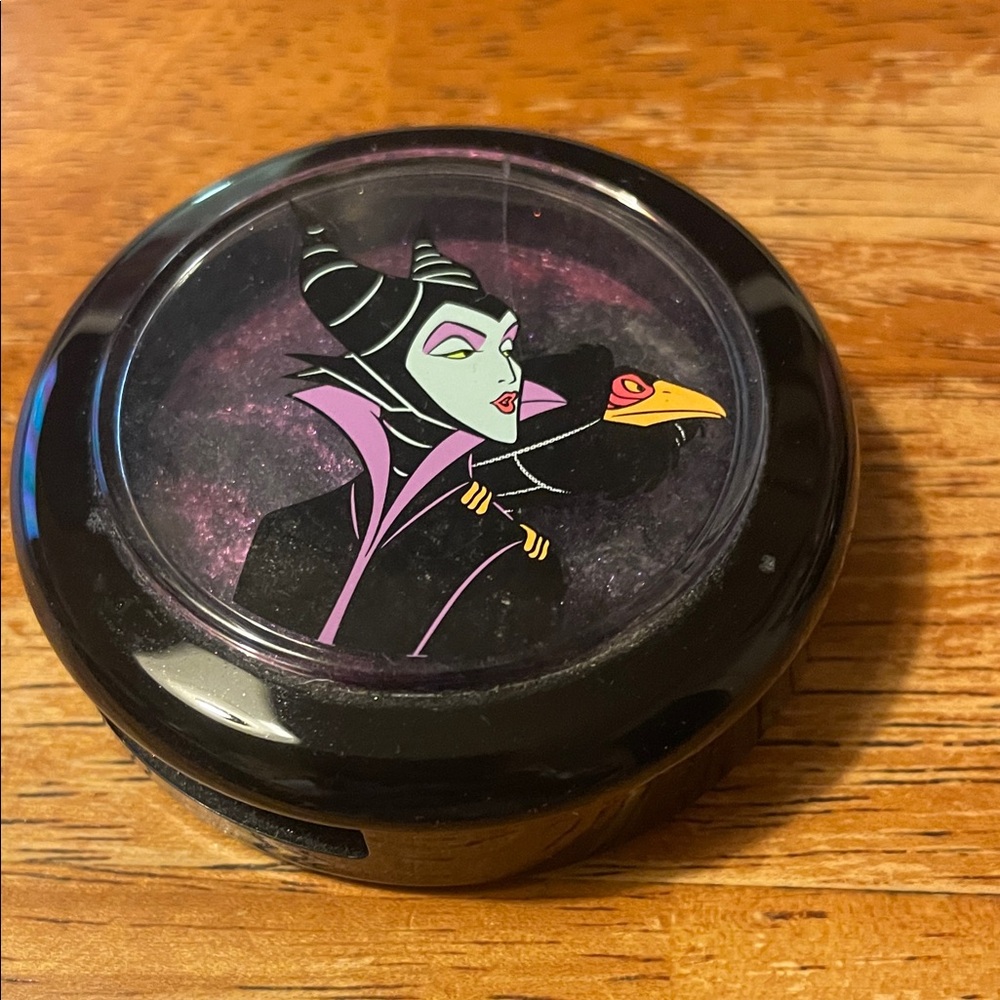 MAC Venomous Villains My Dark Magic Mineralize Eyeshadow